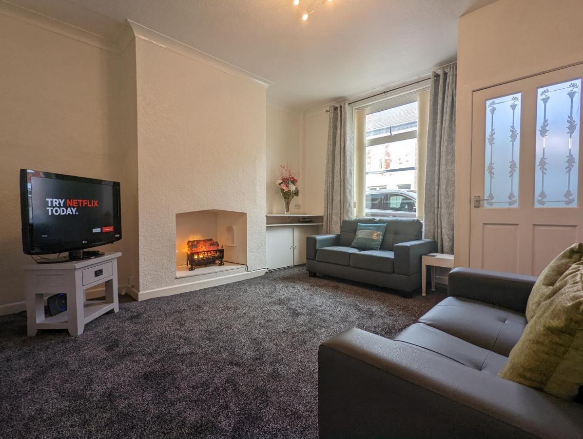 Moon Townhouse Free Parkingprivate Garden Blackpool